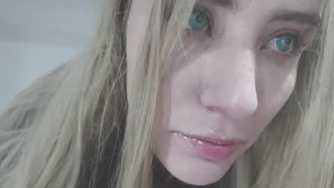 annrousse online show from 01-01-25, 03:23