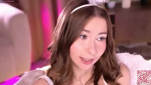 Annuetta online show from 06-20-26, 08:06
