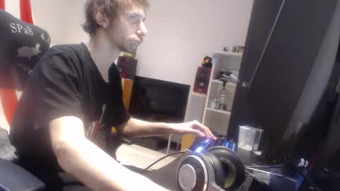 LoyalDog online show from 04-04-26, 01:48