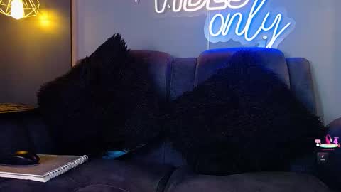 Snapshot of anny_loves chatting on 02-27-26, 06:08 anny_loves online show from 02-27-26, 06:08