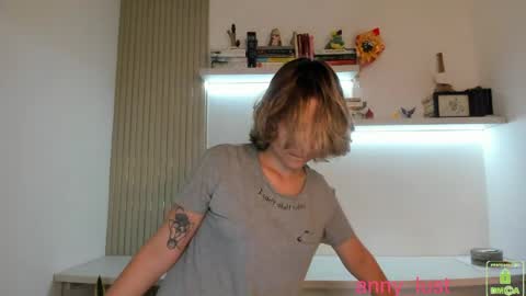 Snapshot of anny_lust chatting on 05-15-26, 09:33 Issabela online show from 05-15-26, 09:33