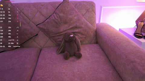 Snapshot of annybuny chatting on 04-07-26, 11:43 Ana online show from 04-07-26, 11:43