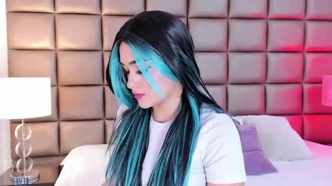 Snapshot of annyhizzle chatting on 02-15-25, 09:26 online show from 02-15-25, 09:26