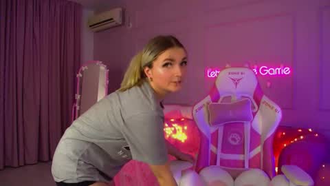 annyraii online show from 12-20-25, 06:48