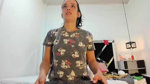 Snapshot of annyrosee chatting on 02-07-25, 08:10 Anny online show from 02-07-25, 08:10