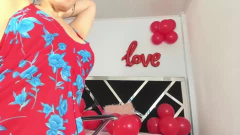 Snapshot of annyrosee chatting on 02-14-25, 09:21 Anny online show from 02-14-25, 09:21