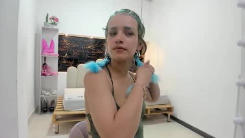 Snapshot of annyrosee chatting on 09-17-25, 08:10 Anny online show from 09-17-25, 08:10