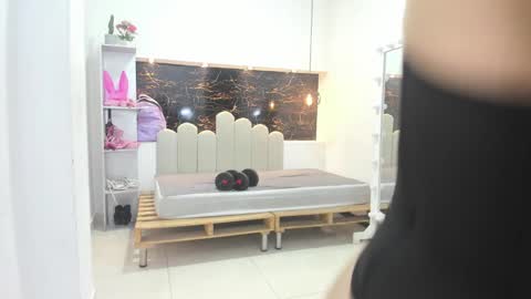 Snapshot of annyrosee chatting on 09-19-25, 08:31 Anny online show from 09-19-25, 08:31