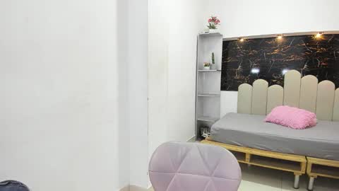 Snapshot of annyrosee chatting on 10-15-25, 07:58 Anny online show from 10-15-25, 07:58