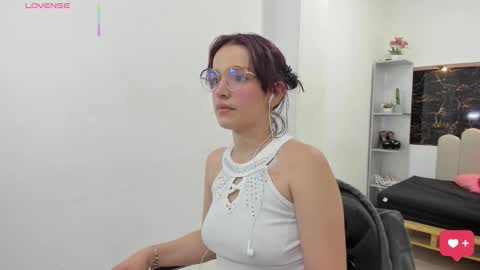 Snapshot of annyrosee chatting on 11-03-25, 07:48 Anny online show from 11-03-25, 07:48