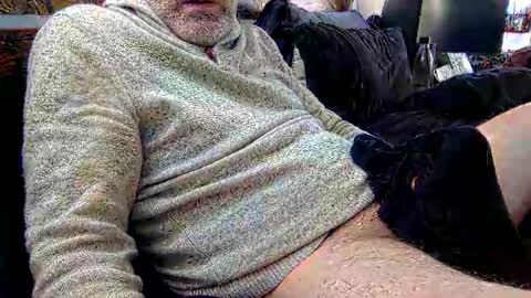 Snapshot of anon14586 chatting on 02-18-25, 08:25 Anon10005 online show from 02-18-25, 08:25