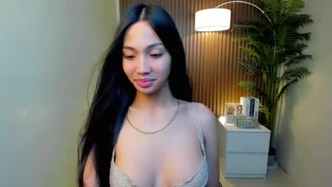 Snapshot of anqelic chatting on 12-15-24, 09:24 Stacy Maurice online show from 12-15-24, 09:24