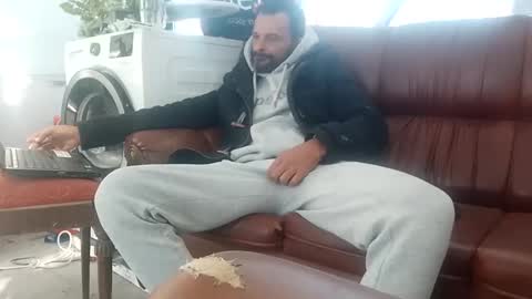 Snapshot of ansreramso chatting on 01-18-25, 09:45 Lower chakra online show from 01-18-25, 09:45