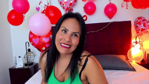 Snapshot of anthonelaa__ chatting on 02-18-26, 08:05 Anthonelaa online show from 02-18-26, 08:05