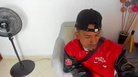       online show from 02-04-26, 01:00