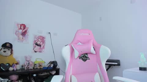 Snapshot of antonella_28_ chatting on 09-15-25, 11:05 Antonella online show from 09-15-25, 11:05