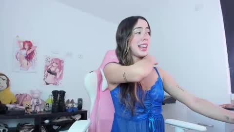 Snapshot of antonella_28_ chatting on 10-21-25, 08:31 Antonella online show from 10-21-25, 08:31