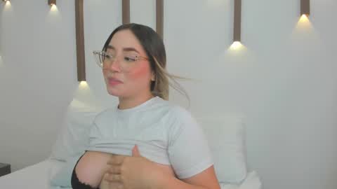 A N T O N E L L A  online show from 02-05-25, 03:09
