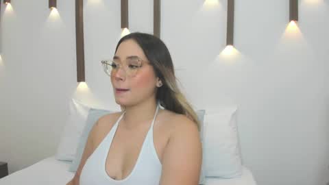 A N T O N E L L A  online show from 02-06-25, 12:05