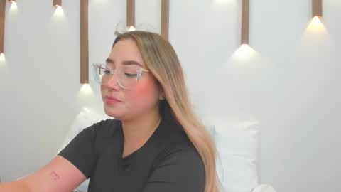 A N T O N E L L A  online show from 02-21-25, 04:48