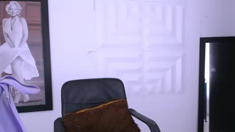 Snapshot of antonella_mcry chatting on 01-15-25, 04:15 antonella online show from 01-15-25, 04:15