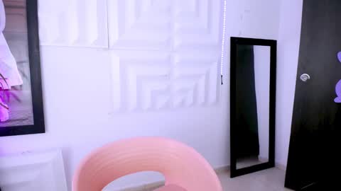 Snapshot of antonella_mcry chatting on 01-28-25, 03:25 antonella online show from 01-28-25, 03:25