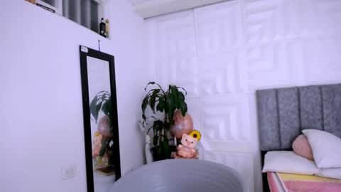 Snapshot of antonella_mcry chatting on 02-04-25, 04:26 antonella online show from 02-04-25, 04:26