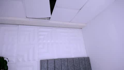 Snapshot of antonella_mcry chatting on 02-04-25, 10:32 antonella online show from 02-04-25, 10:32