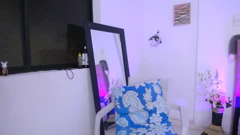 Snapshot of antonella_mcry chatting on 09-15-25, 05:18 antonella online show from 09-15-25, 05:18