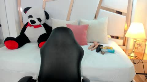 Snapshot of antonella_moon7 chatting on 02-19-26, 03:35 Antonella Moon 7 online show from 02-19-26, 03:35