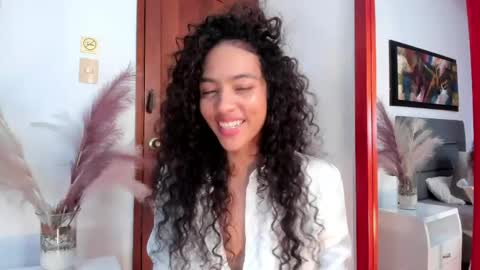 Snapshot of antonellahall_ chatting on 05-20-26, 06:36 AntonellaHall online show from 05-20-26, 06:36