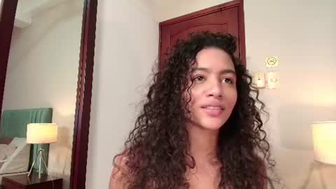 Snapshot of antonellahall_ chatting on 06-18-26, 01:06 AntonellaHall online show from 06-18-26, 01:06