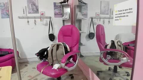 Snapshot of antonellakling_ chatting on 02-18-26, 01:07 ANTONELLA online show from 02-18-26, 01:07