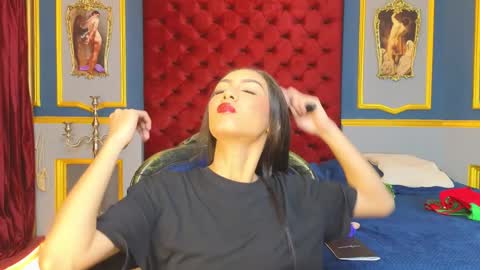 Snapshot of antonellaroux chatting on 12-27-24, 11:39 ANTONELLA online show from 12-27-24, 11:39