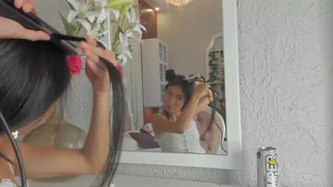 Snapshot of antonellaroux chatting on 01-08-25, 04:23 ANTONELLA online show from 01-08-25, 04:23