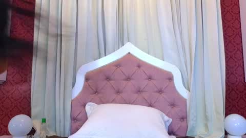 Snapshot of antonellaroux chatting on 01-11-25, 09:47 ANTONELLA online show from 01-11-25, 09:47