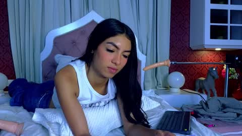 Snapshot of antonellaroux chatting on 01-12-25, 09:51 ANTONELLA online show from 01-12-25, 09:51