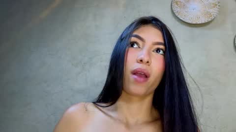 Snapshot of antonellaroux chatting on 01-17-25, 03:23 ANTONELLA online show from 01-17-25, 03:23