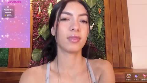 Snapshot of antonellaroux chatting on 02-25-25, 04:14 ANTONELLA online show from 02-25-25, 04:14
