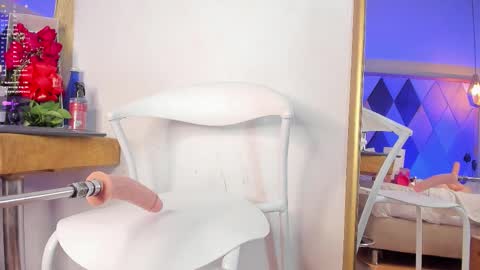 Antonella Russel online show from 11-17-25, 08:42