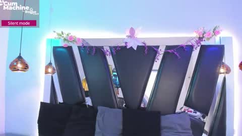 A N T O N E L L E  online show from 01-08-26, 11:23