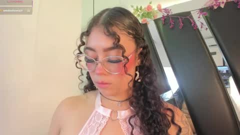 A N T O N E L L E  online show from 06-03-26, 02:33