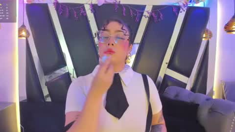 A N T O N E L L E  online show from 06-18-26, 11:25