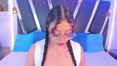 A N T O N E L L E  online show from 06-23-26, 11:41