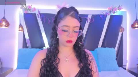 A N T O N E L L E  online show from 06-25-26, 11:37