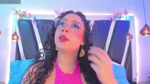 A N T O N E L L E  online show from 06-26-26, 11:25