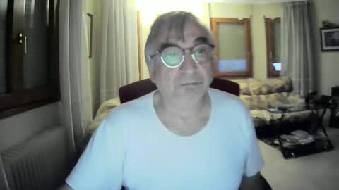 Snapshot of antonio2605 chatting on 12-17-24, 07:15 Antonio online show from 12-17-24, 07:15