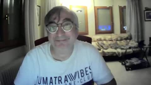 Snapshot of antonio2605 chatting on 12-22-24, 01:34 Antonio online show from 12-22-24, 01:34