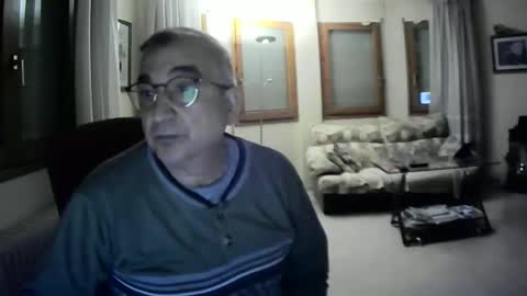 Snapshot of antonio2605 chatting on 01-06-25, 01:20 Antonio online show from 01-06-25, 01:20