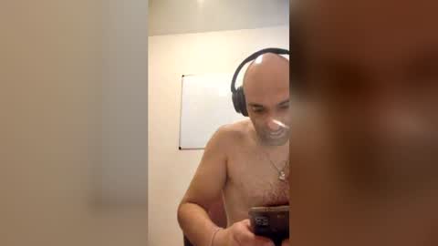 Snapshot of antonio3182b chatting on 07-18-26, 06:17 antonio3182b online show from 07-18-26, 06:17